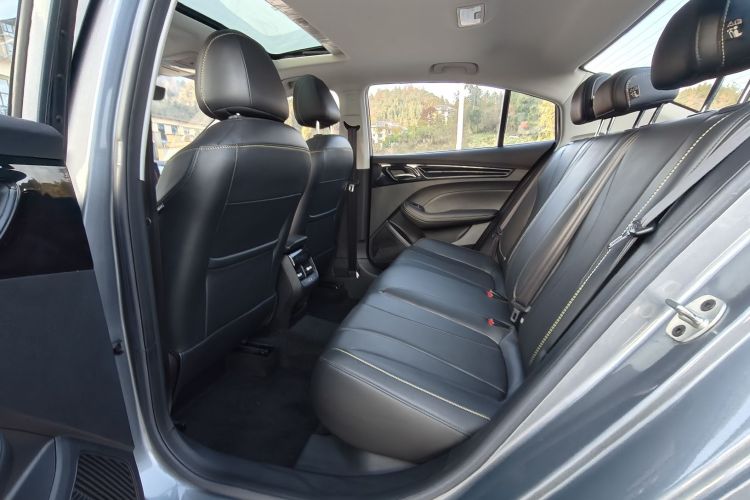 荣威i5 2021款 改款 1.5L CVT钻石版中控内饰7003