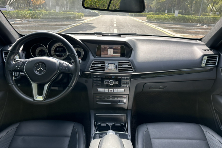 奔驰E级(进口) 2014款 E 200 轿跑版中控内饰7007