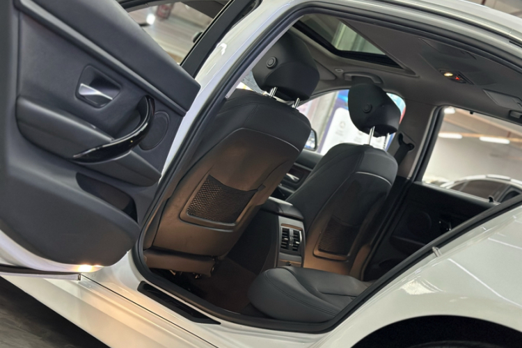 宝马3系 2019款 320Li 时尚型中控内饰7008