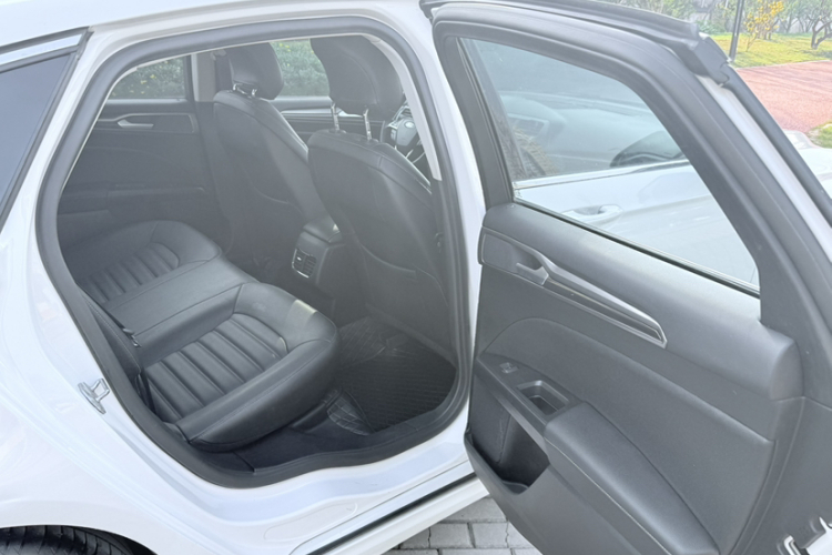 福特 蒙迪欧 2020款 EcoBoost 180 时尚型中控内饰7009