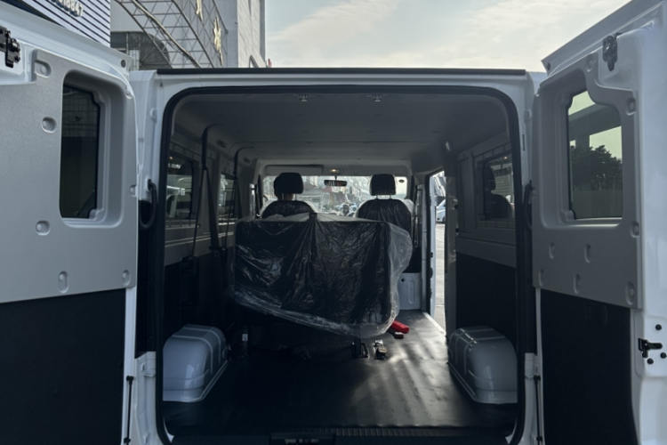 SRM鑫源新能源E3L 2025款 宁德41.86Kwh 305KM 实用型客车中控内饰7001