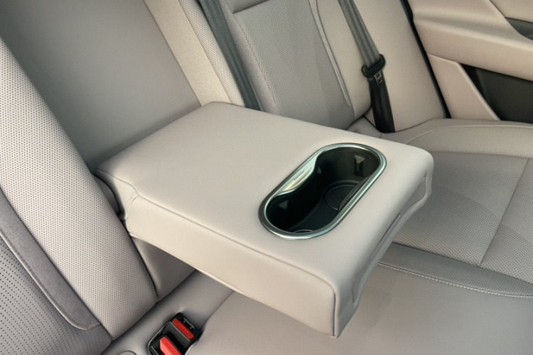 红旗天工06 2025款 660 四驱 智选版中控内饰7012