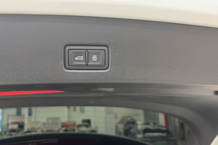 奥迪Q4 e-tron 2024款 50 e-tron quattro 创境曜夜版车身外观6006