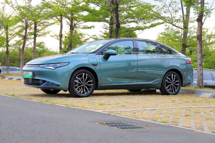 小鹏P5 2024款 500Pro版车身外观1