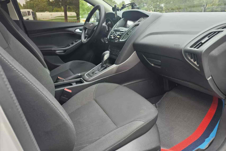 福特 福克斯 2018款 两厢经典 1.6L 自动舒适型智行版中控内饰7003