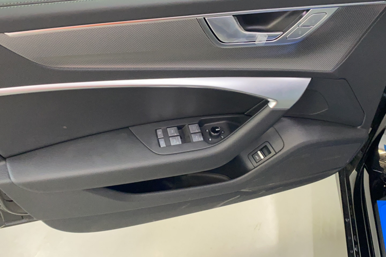 奥迪A6L 2025款 改款 40 TFSI 豪华动感型中控内饰7002