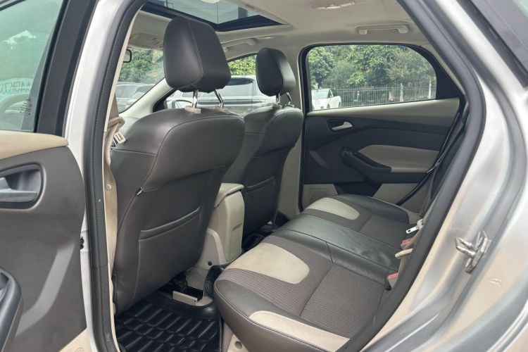 福特 福克斯 2012款 三厢 1.6L 自动风尚型中控内饰7003