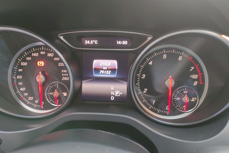 奔驰CLA 2019款 CLA 200 时尚型中控内饰15