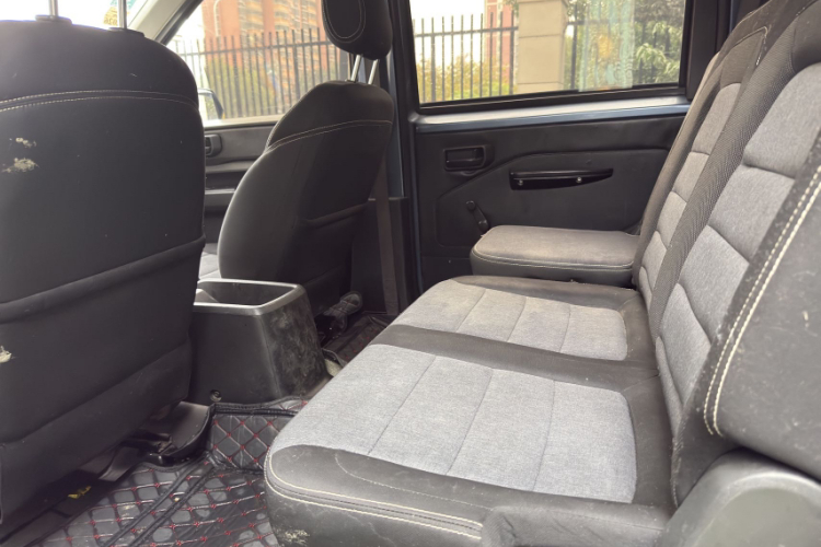 五菱汽车 五菱宏光PLUS 2019款 1.5T 手动标准型 5座中控内饰7002