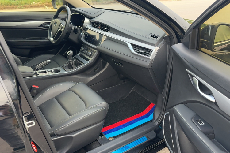 吉利汽车 帝豪 2018款 1.5L 手动向上互联版中控内饰7010