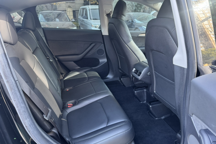 特斯拉 Model Y 2022款 后轮驱动版中控内饰7004