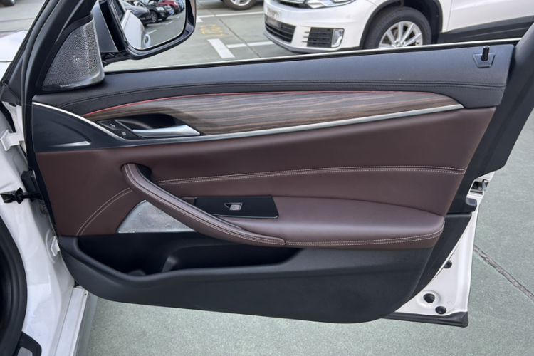 宝马5系新能源 2019款 530Le 豪华套装中控内饰7001