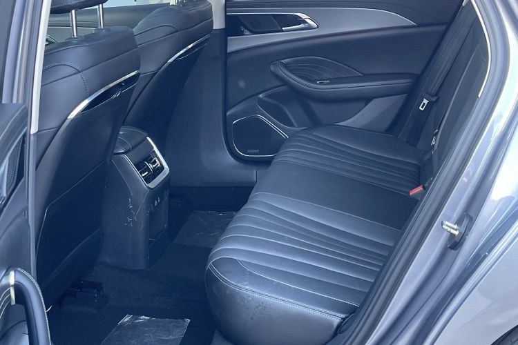 红旗H5 2023款 2.0T 自动智联旗畅版中控内饰7005