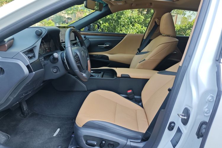 雷克萨斯ES 2023款 200 豪华版中控内饰7001