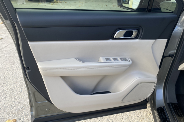 理想汽车 理想ONE 2021款 增程6座版中控内饰7005