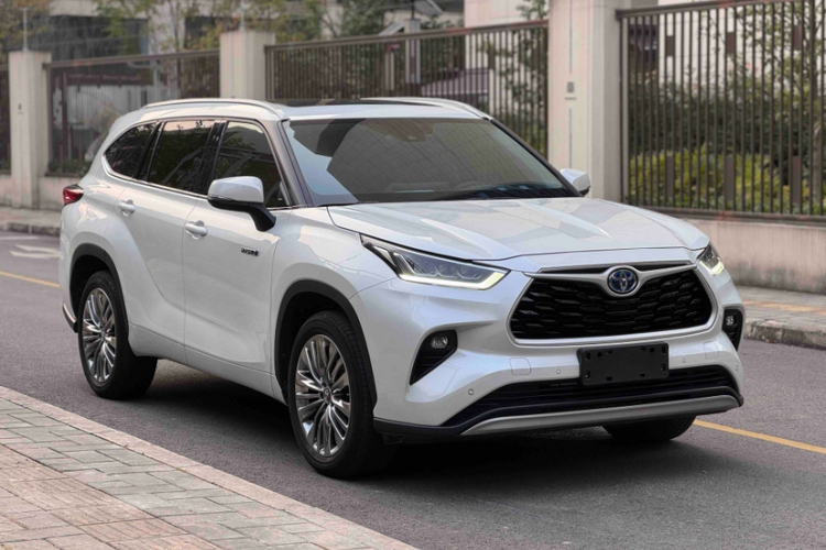 丰田 汉兰达 2022款 双擎 2.5L 两驱尊贵版 7座车身外观6008