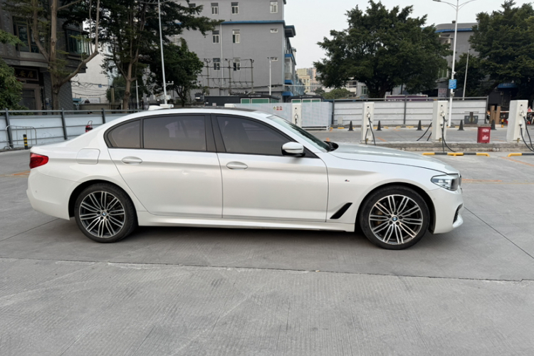 宝马5系 2019款 530Li 领先型 M运动套装车身外观6008