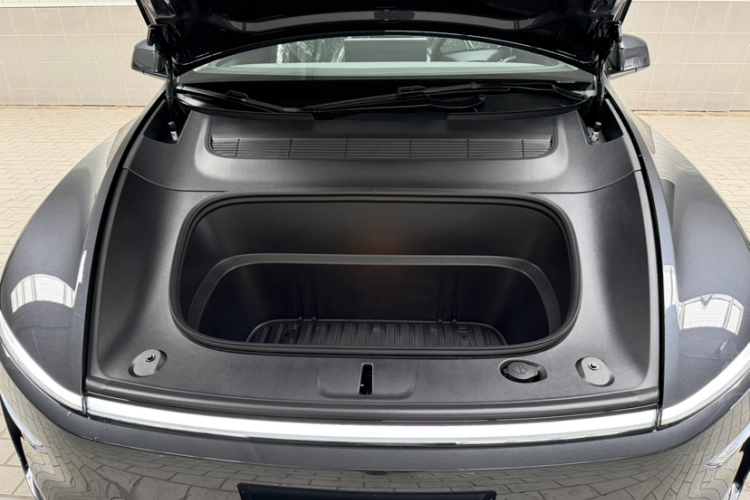 特斯拉 Model Y 2025款 改款 长续航全轮驱动版中控内饰7008