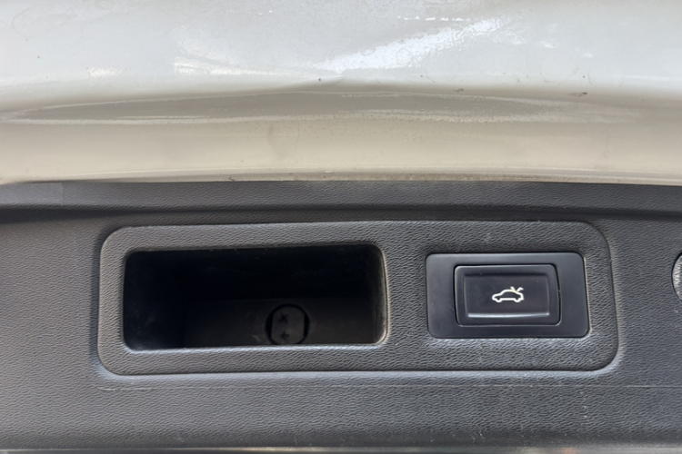 捷途X70 2021款 诸葛 1.6T DCT军师 7座局部细节9001