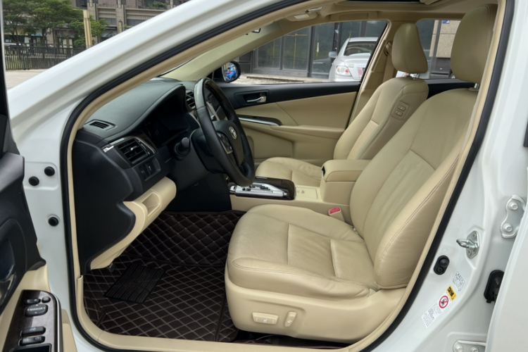 丰田 凯美瑞 2015款 2.0G 领先版局部细节19