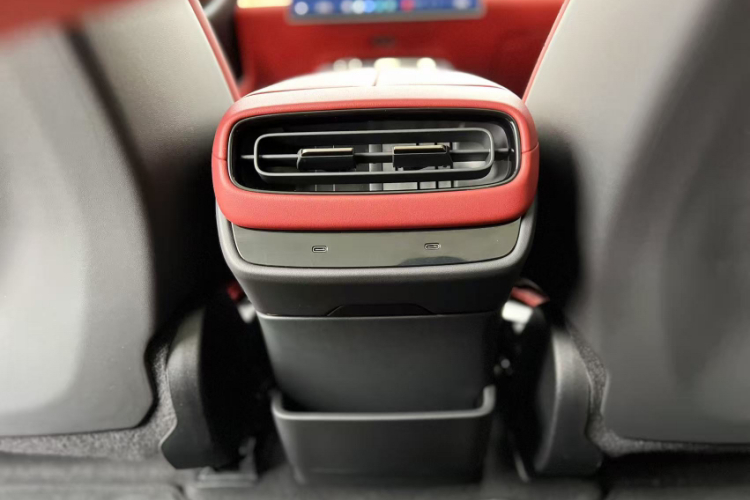 小米汽车 小米SU7 2024款 后驱长续航智驾版中控内饰7008