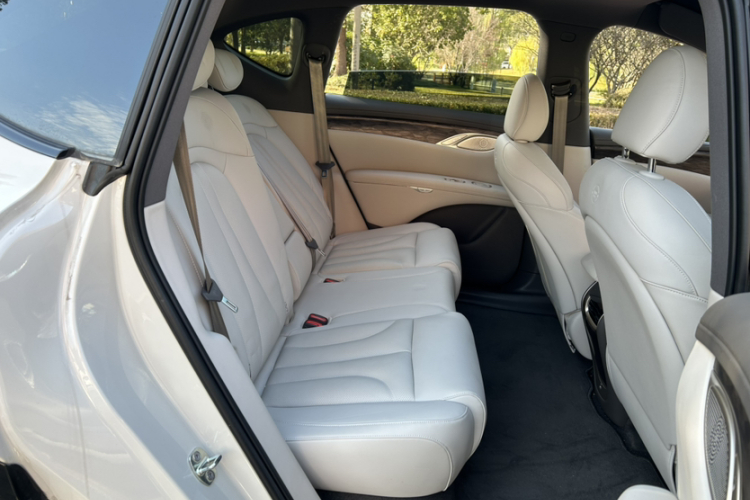 智己汽车 智己LS7 2025款 焕新版 Ultra中控内饰7013