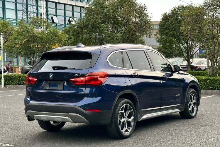 宝马X1 2018款 sDrive18Li 尊享型车身外观6005