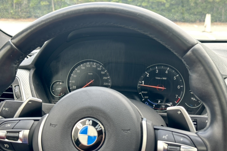 宝马3系 2019款 320i M运动曜夜版局部细节14