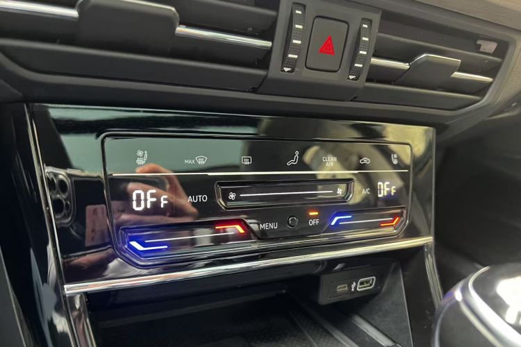 大众 帕萨特 2021款 330TSI 豪华版中控内饰7002