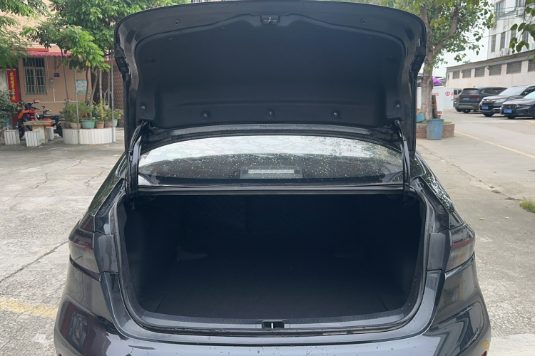 丰田 雷凌 2021款 185T CVT运动版局部细节23