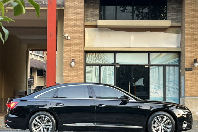 奥迪A6L 2019款 40 TFSI 豪华致雅型车身外观6004