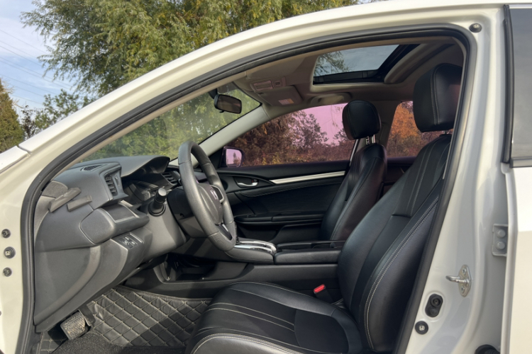 本田 思域 2016款 180TURBO CVT舒适版中控内饰7005