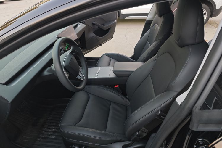 特斯拉 Model 3 2023款 长续航全轮驱动版中控内饰7001