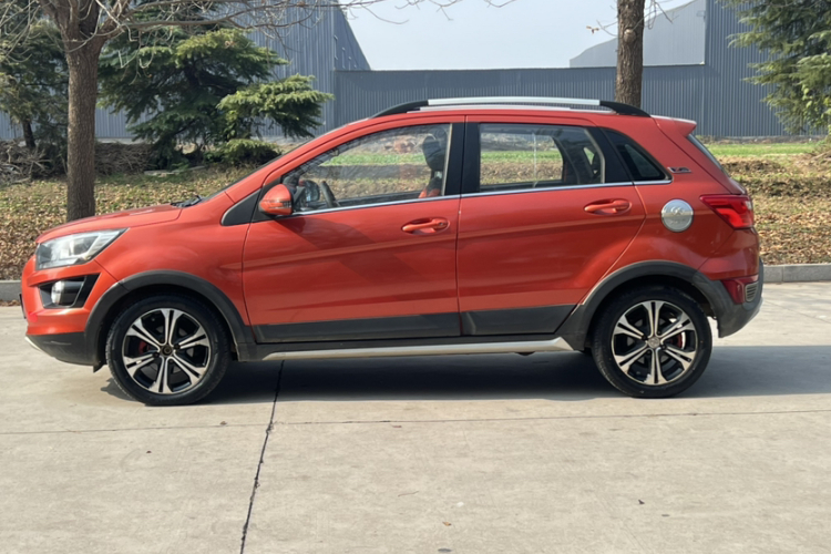 北京汽车 绅宝X25 2015款 1.5L 自动精英型车身外观6004