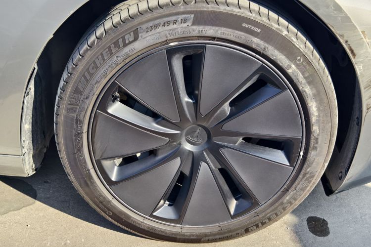 特斯拉 Model 3 2023款 长续航全轮驱动版车身外观6006