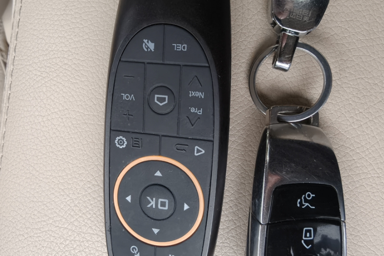 奔驰V级 2018款 V 260 L 尊贵加长版 国VI中控内饰7013