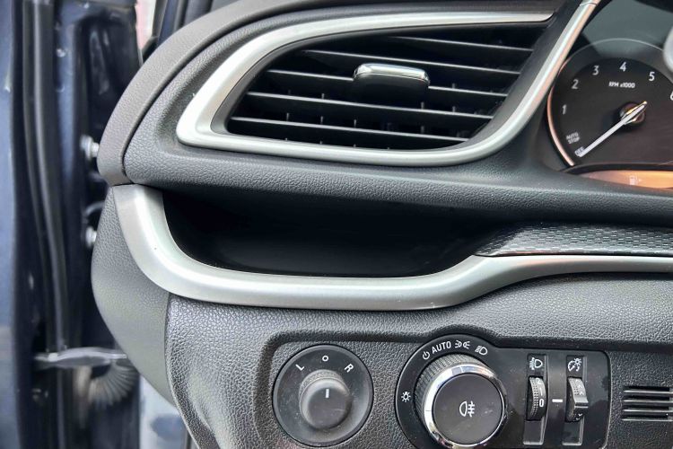 别克 英朗 2021款 1.3T 自动轻混动精英型中控内饰7010