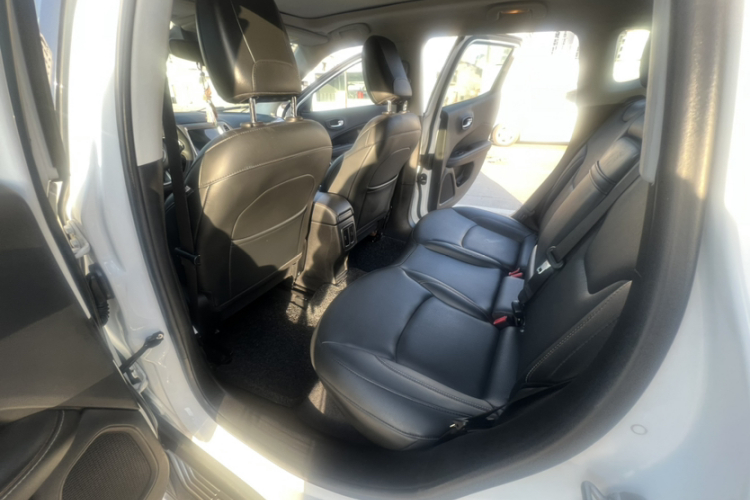 Jeep 指南者 2017款 200T 自动家享版中控内饰7003