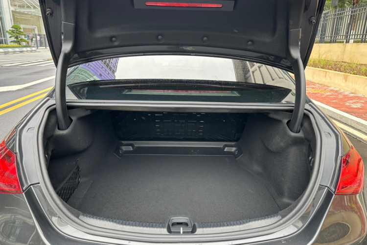 奔驰C级 2022款 改款 C 200 L 运动版中控内饰7009