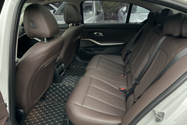 宝马3系 2024款 325Li M运动套装中控内饰7002