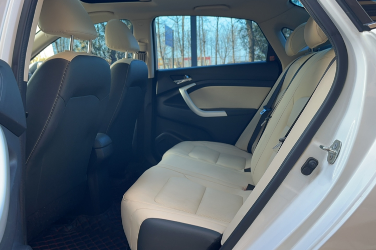 长安 悦翔V7 2016款 1.6L 自动乐享型 国V中控内饰7002