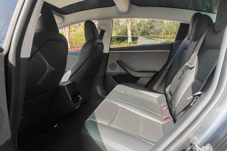 特斯拉 Model 3 2023款 后轮驱动版中控内饰7002
