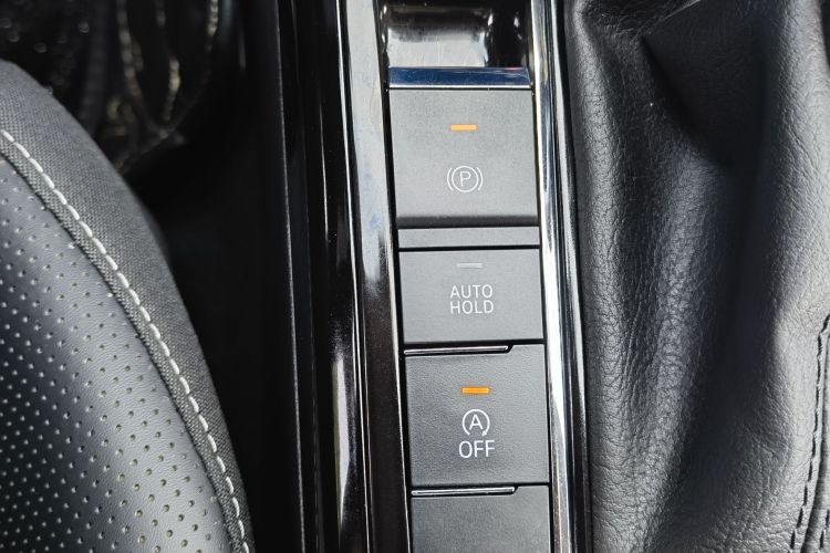 大众 帕萨特 2025款 出众款 380TSI 星空龙腾版中控内饰7010