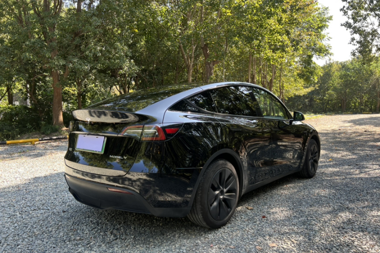 特斯拉 Model Y 2023款 后轮驱动版车身外观6002