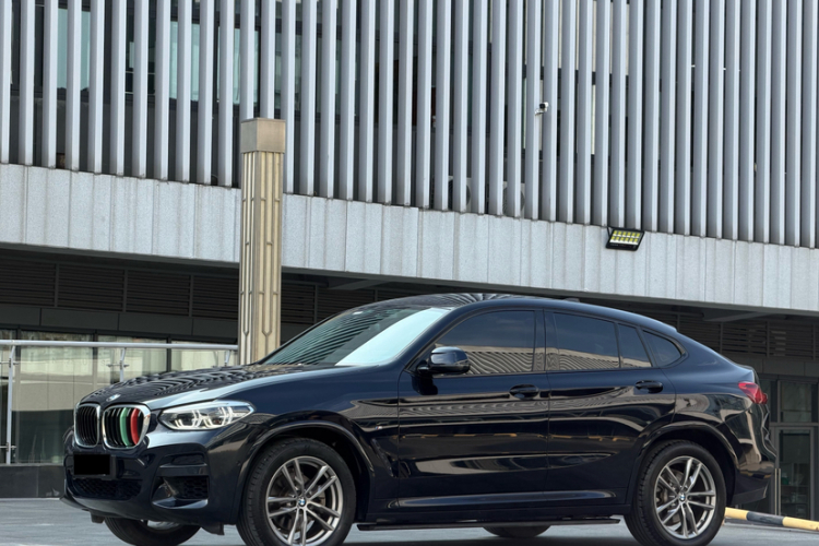 宝马X4 2021款 xDrive 25i M运动套装车身外观1