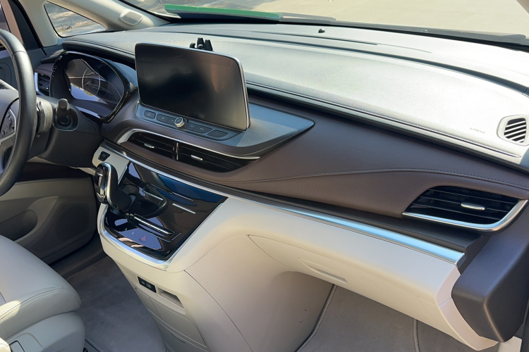 别克GL8 2021款 陆上公务舱 652T 豪华型中控内饰7007