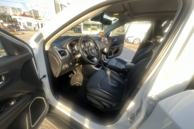 Jeep 指南者 2017款 200T 自动家享版中控内饰7002