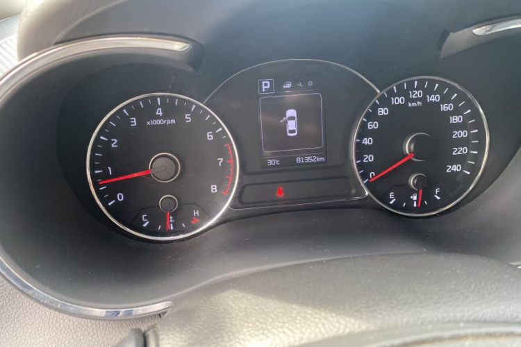 起亚K3 2016款 1.6L 自动天窗版中控内饰15