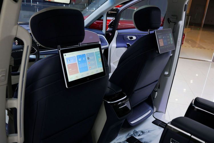 上汽大通MAXUS 大通G90 2022款 2.0T 星际七座版中控内饰7011