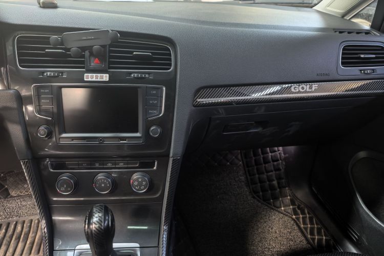 大众 高尔夫 2017款 230TSI 自动舒适百万辆纪念版中控内饰7004